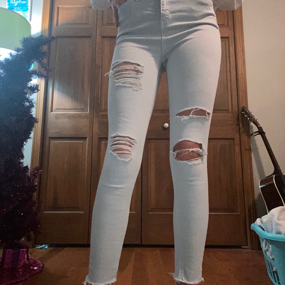 Topshop ripped capri Jeans. Size 26 waist